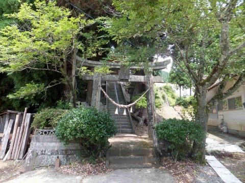 小崎棚田コース：スタート地点の小崎神社